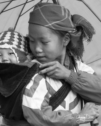 Hai chị em người Mông