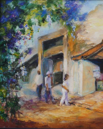 Trước gallery Phố cổ Hội An