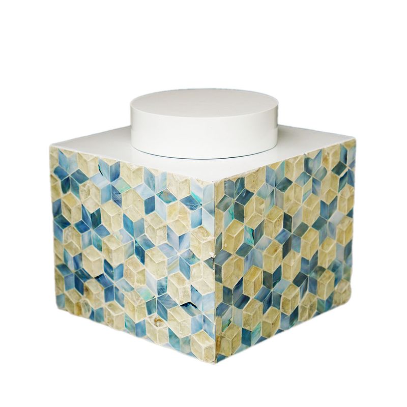 IA Crafts Large Symmetric Mother of Pearl Inlaid Vietnamese Lacquer Box with the cap
